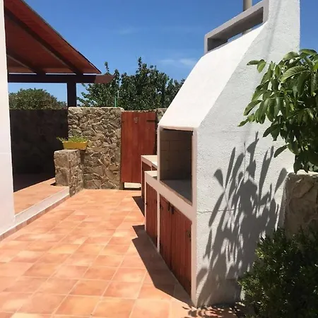 Casa Con Ampio Giardino Biancareddu